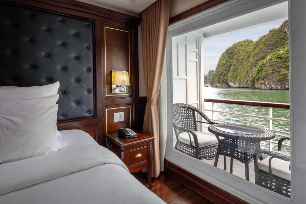 Paradise Elegence Cruise Hạ Long