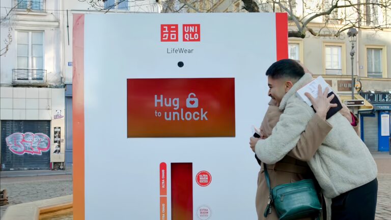 hug to unlock uniqlo heattech