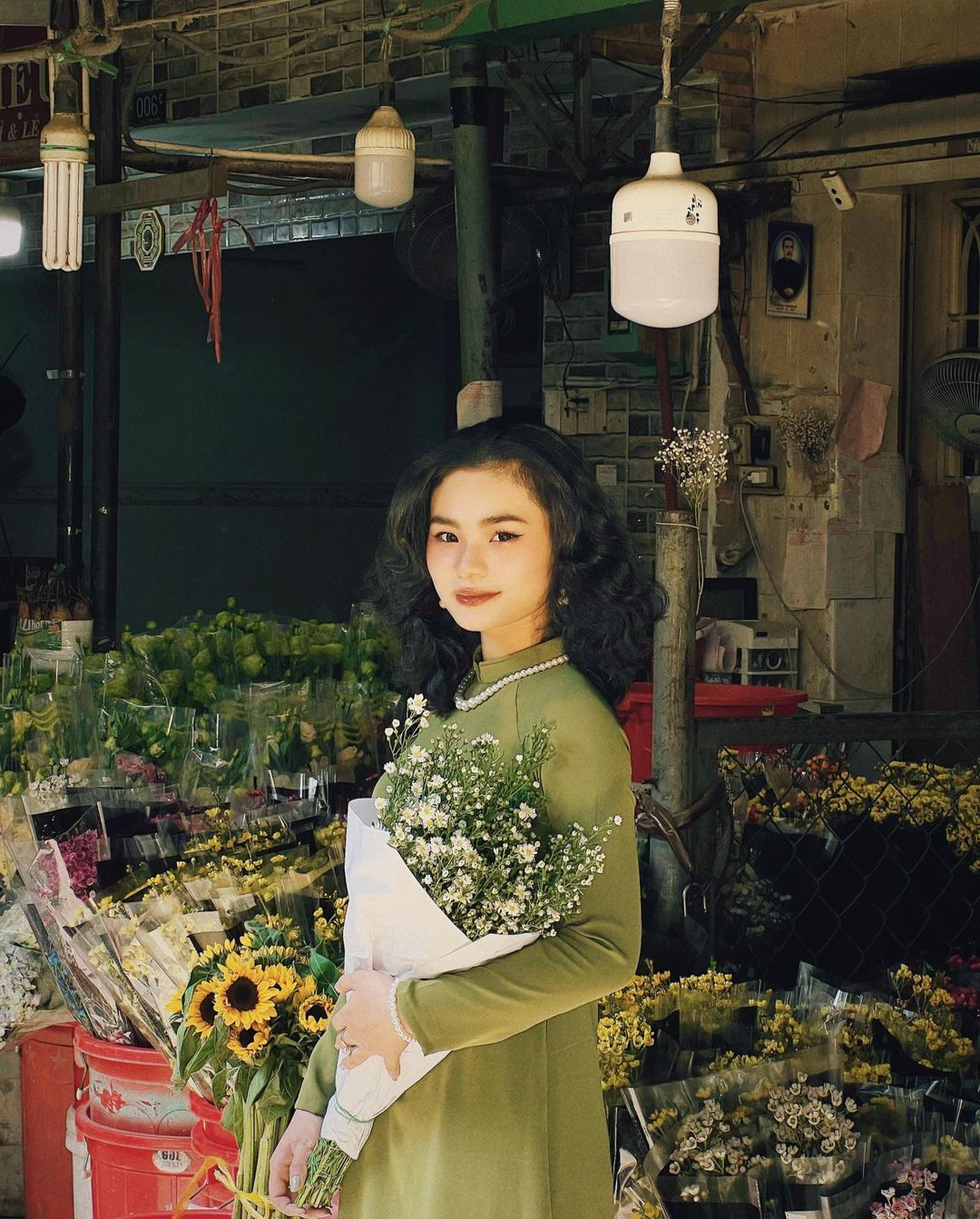 chụp hình tết Hồ Thị Kỷ